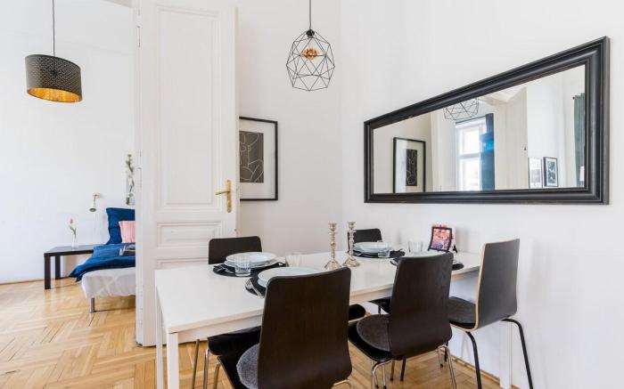 Black & white apt w/ 3 separate bedrooms in center