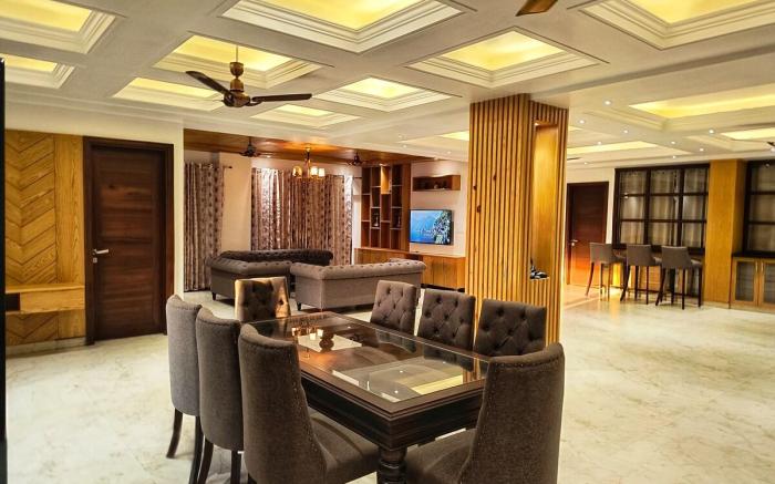 The Crown: A Pinnacle of Luxury