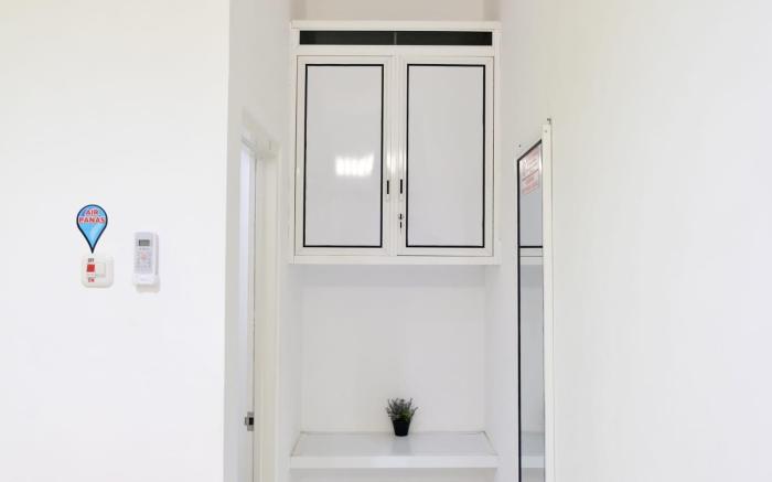 Modern Guest House by Calli Rooms