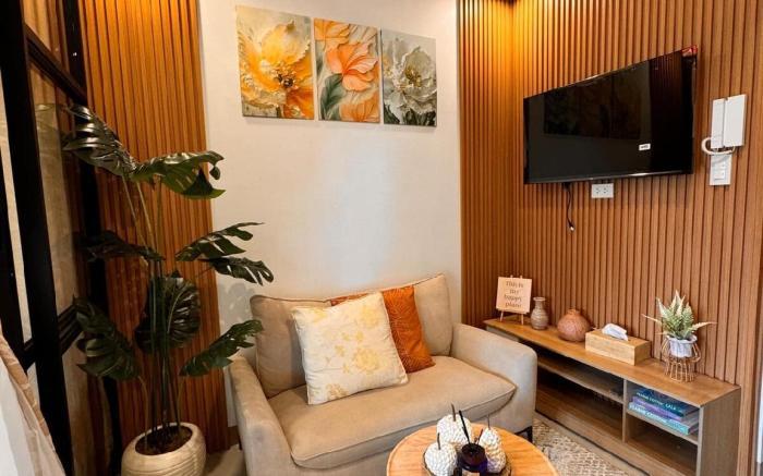 Elegant Condo w/ Balcony, Makati