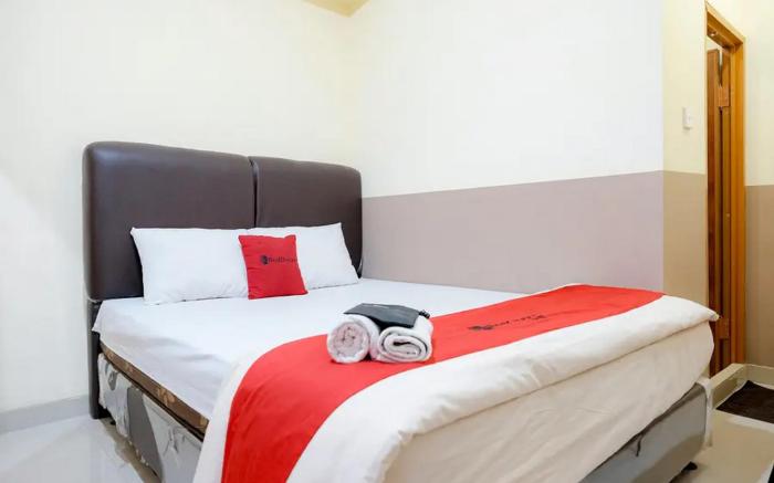 RedDoorz @ Jalan Biak Roxy Jakarta