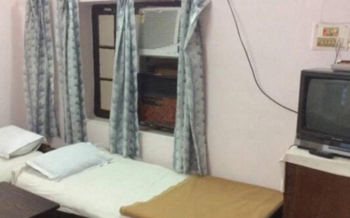 Goroomgo Agra Hotel Mathura