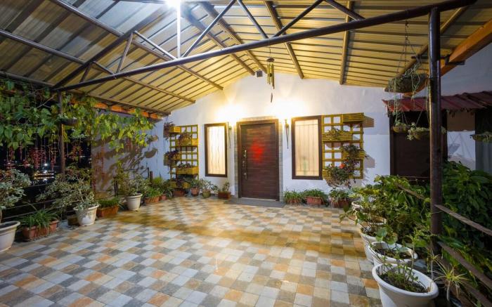 ELIVAAS 5 BHK with Garden - Lakeview Manor