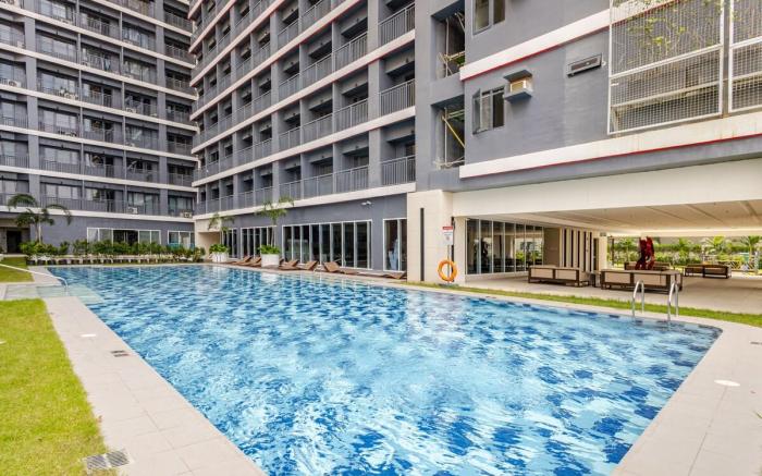 Makati Condo Unit with Balcony-Red Residences