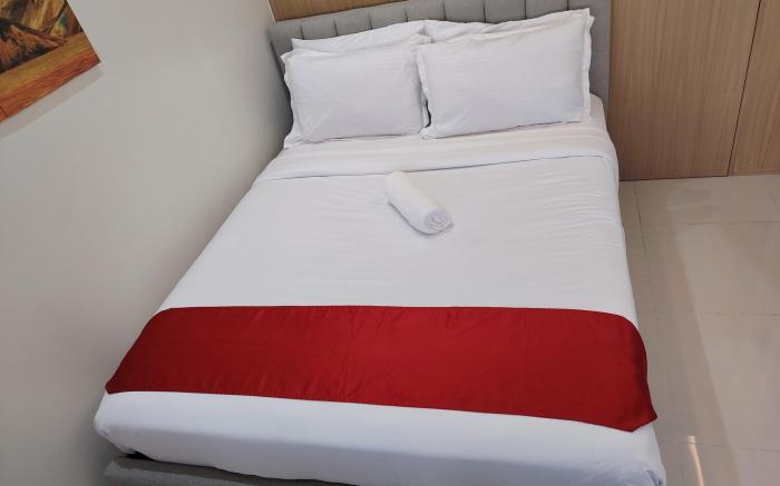 Makati Condo Unit with Balcony-Red Residences