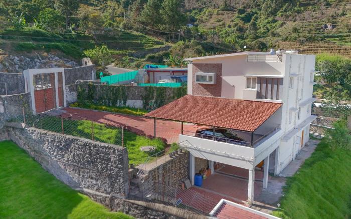 Queen's Hotel Mount garden Kodaikanal