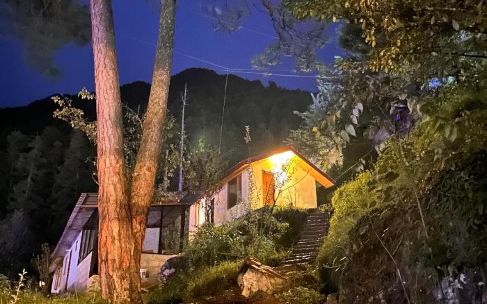 Ahava Kasol-Riverside Cafe & Cottage