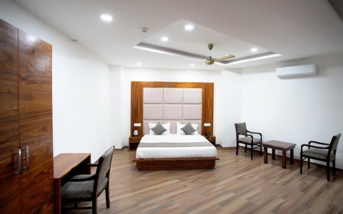 Goroomgo Sunroof Hotel & Banquet Zirakpur