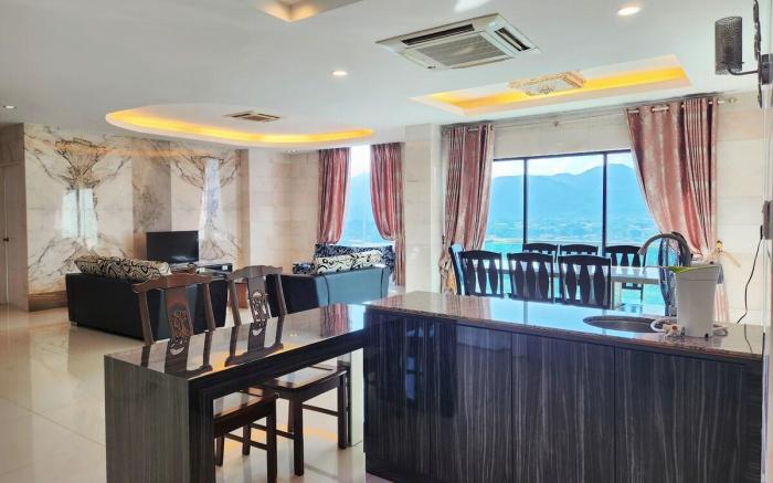 Ipoh Kinta river front luxury pent house 4br 18pax