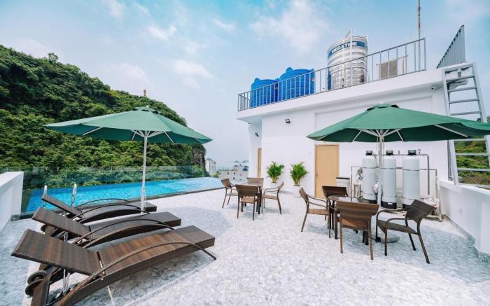 Sand Hotel
