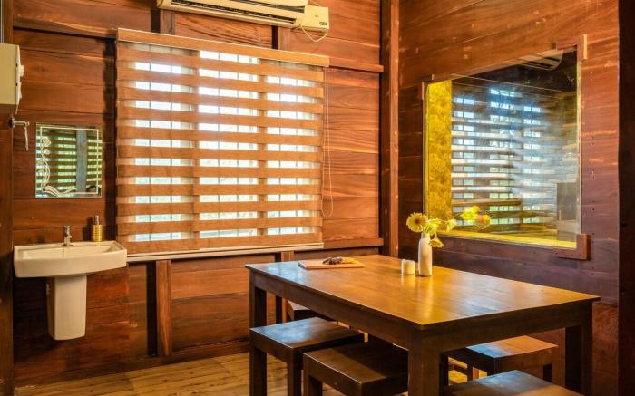 Cottage With Backwater View In Kadamakkudy-Cochin