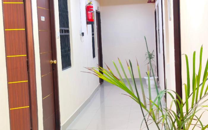 Goroomgo Kashi Grand Residency Varanasi Near BHU Hyderabad Gate