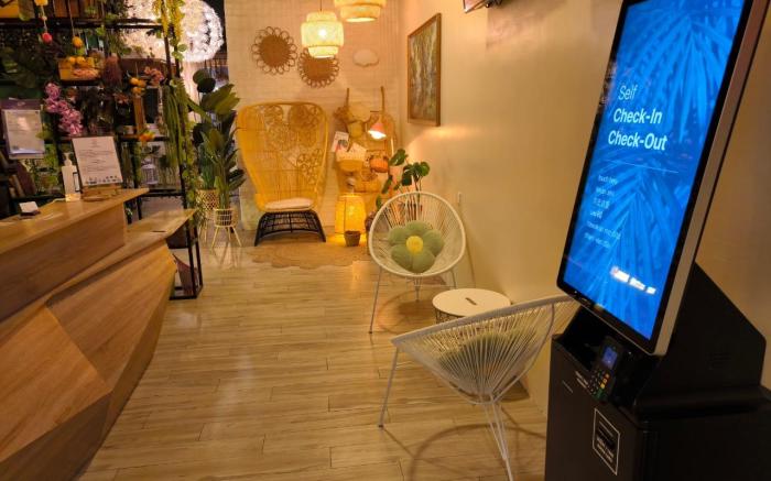 Hotel Flora Plus