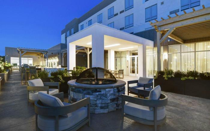 Courtyard by Marriott Hamilton