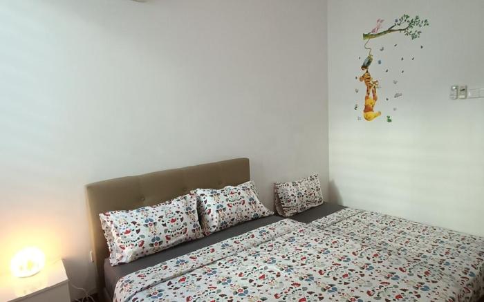 Three Storey 5BR Terrace for 5-13pax 52LP