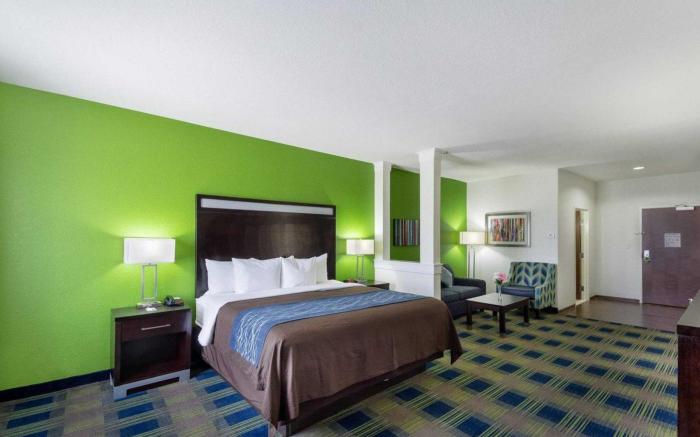 Comfort Inn & Suites Victoria North