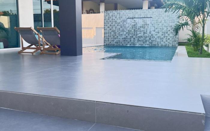 芭提雅市中心/豪装独栋泳池别墅/4房5卫/临近中天海滩/现代轻奢/交通便利/步行街/度假首选/大空间