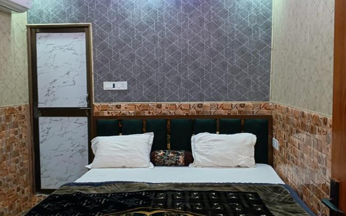 Shri Ayodhya residency 10 mint walking from Shri Ram janmabhoomi ayodhya