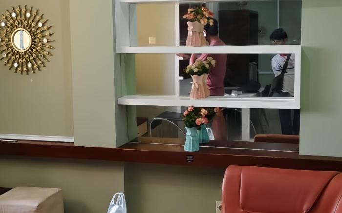 White Queen Victoria Syariah