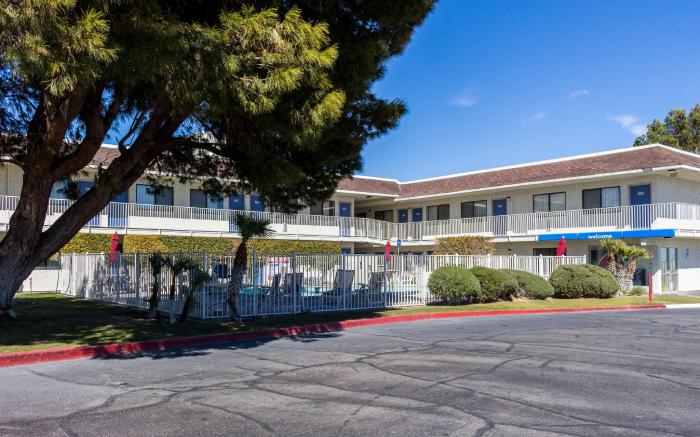 Studio 6  Mojave, CA - Airport