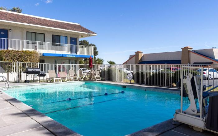 Studio 6  Mojave, CA - Airport