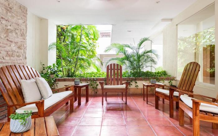 The Best Location & Comfort At Walled City!