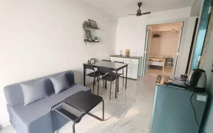 Dhayra's Seascape - Seaview Apt @ Dapoli