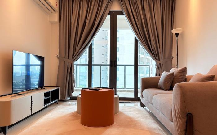 R&F Seine Region 2R1B Partial Sea/ Apartment View