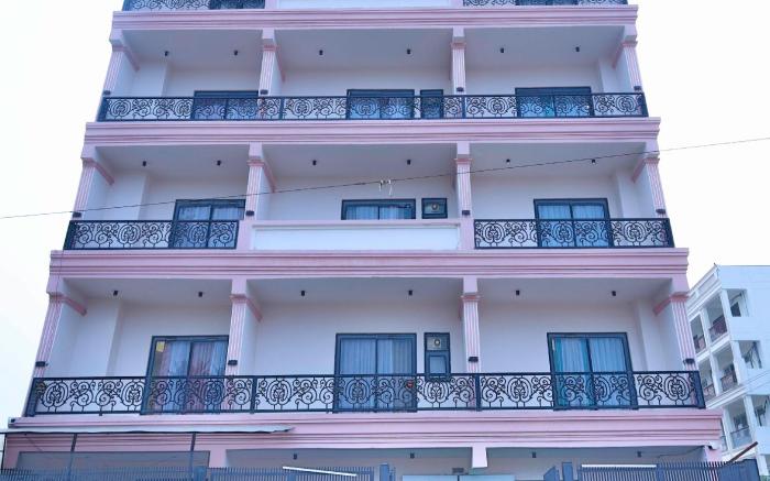 Orsom Stays Sassy Sector 53