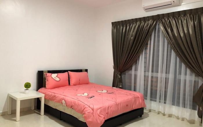 Family Homestay(near jetty for sky mirror&others)