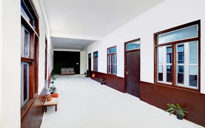 SPOT ON Hotel Lakshya Ghatampur
