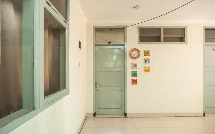 RedDoorz Plus near RS PMI Bogor