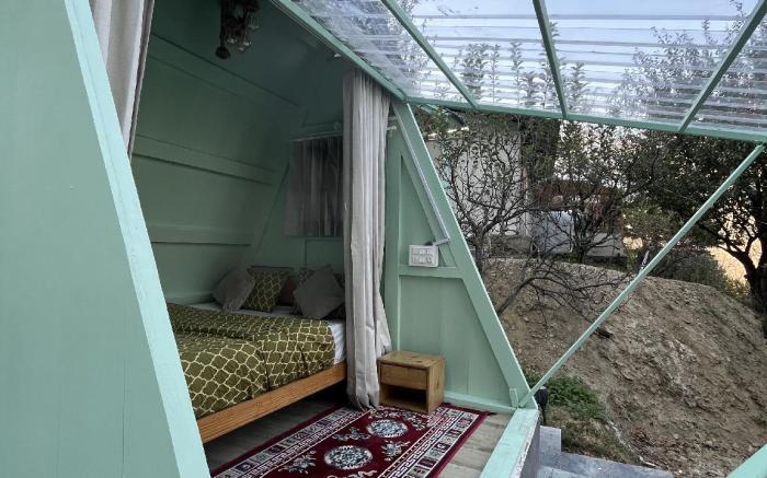 A Cozy Wooden Cabin & Attic | Itsy Bitsy