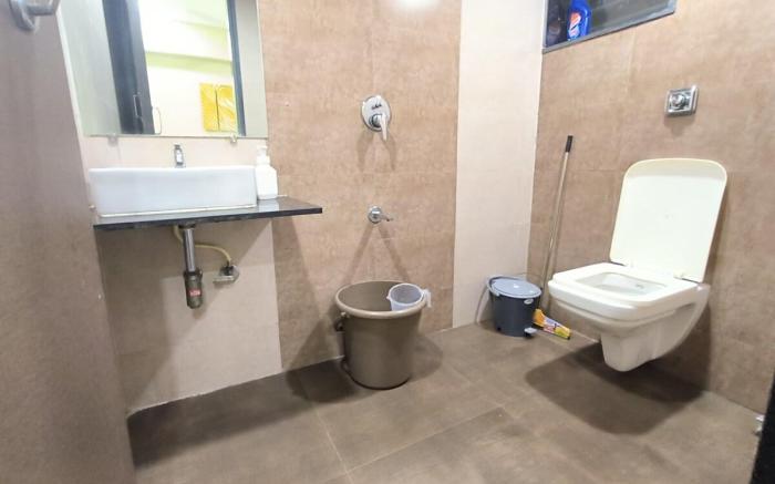 Studio Apartment Close to BKC, Hill road, Bandra 