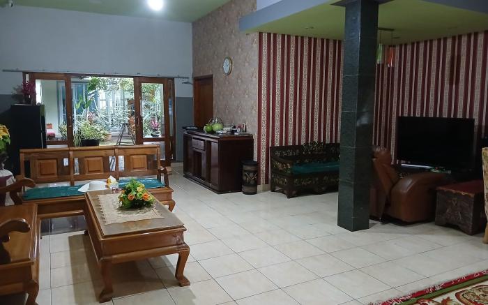 Latar Amba Guest House