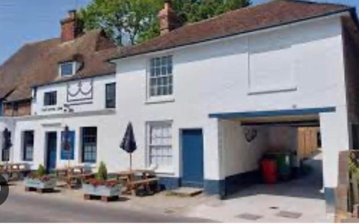 Beautiful renovated cottage inMersham Ashford Kent