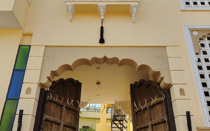 Garh madan guest house 