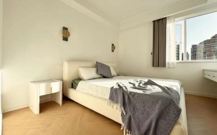 Bund View 3 Bedrooms 4 Beds Apartment