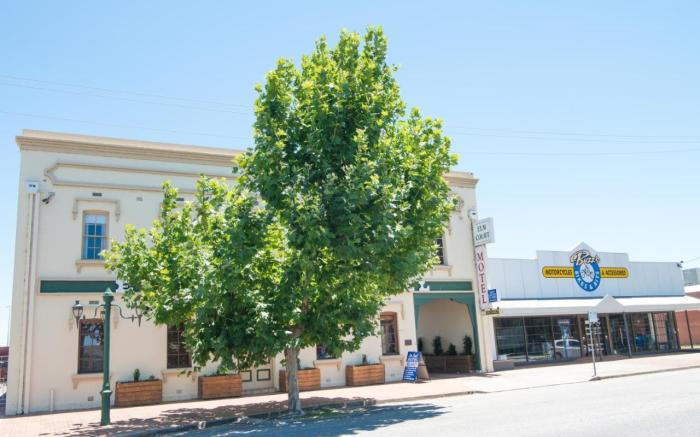 Elm Court Motel