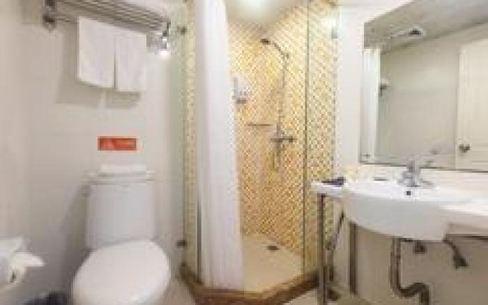 Home Inn Hangzhou East Railway Station West Square Xinfeng Road