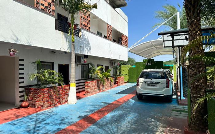 SMJ GRAND HOTEL & MAHAL