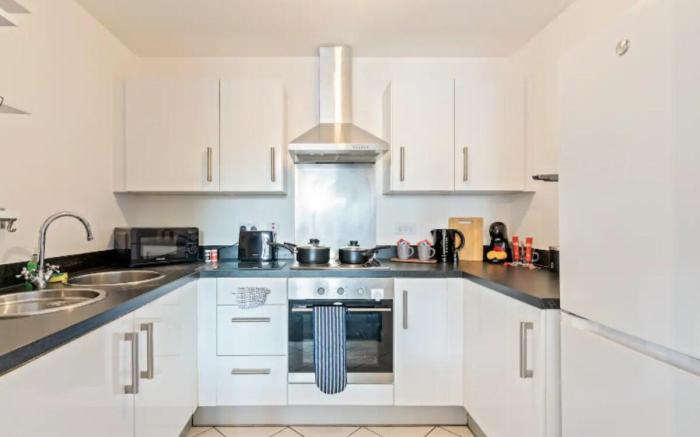 Desert Oasis 2Bed 2Bath | Free Parking & Netflix