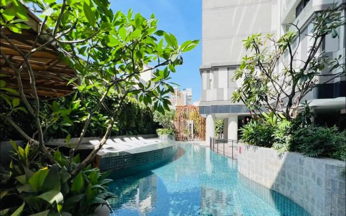 luxury 3Br+4Bed w/ Stunning Views, Pool Gym Access
