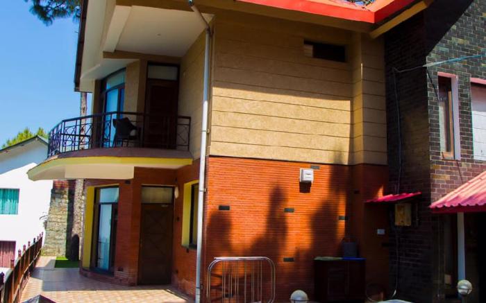 Classic Pine View Villa Kasauli