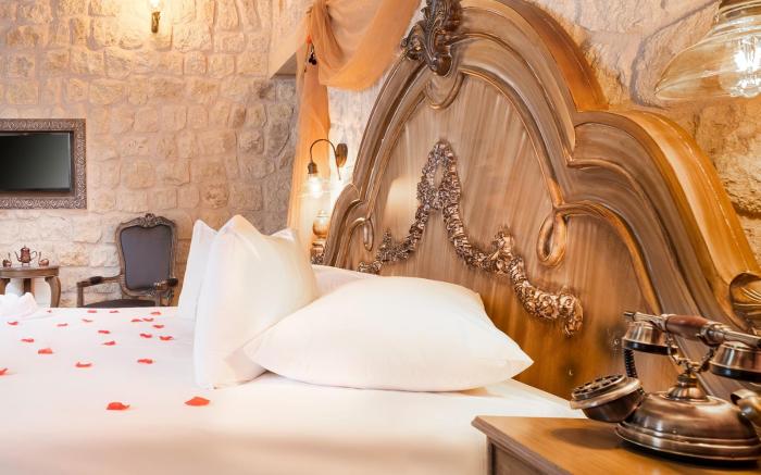 Elysion Cave Suites