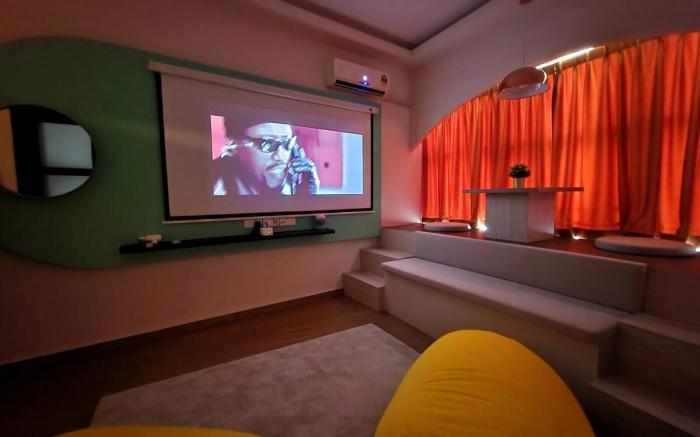 Sea View Morandi Cinema Couple Suites CG Amberside