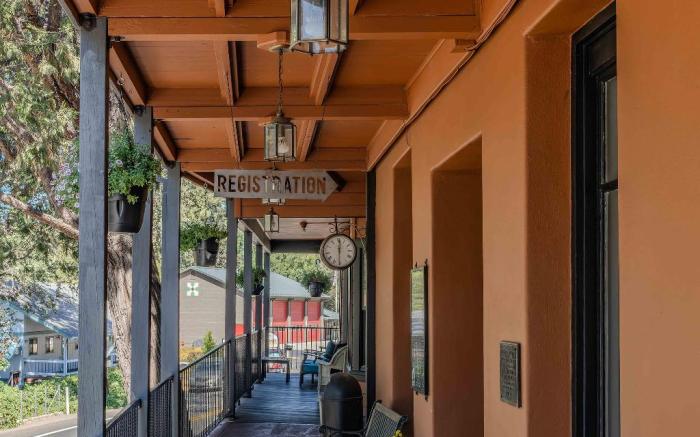 The Groveland Hotel