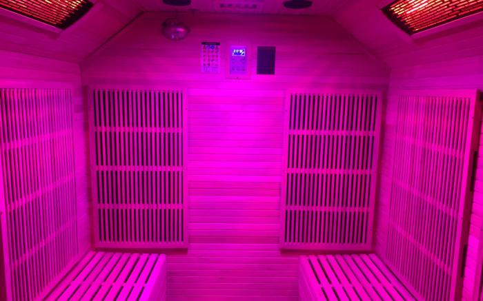 Cozy Hideaway With Hot Tub  Sauna Sleeps 7