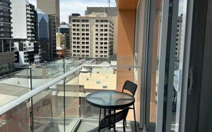 Modern One Bedroom Apartment - Morphett -City View