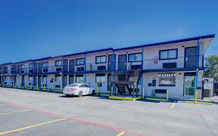 Super 7 Inn By OYO San Antonio N.W. Medical Center